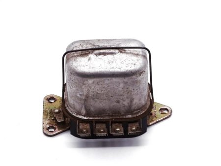 FESZÜLTSÉGSZABÁLYZÓ 14V